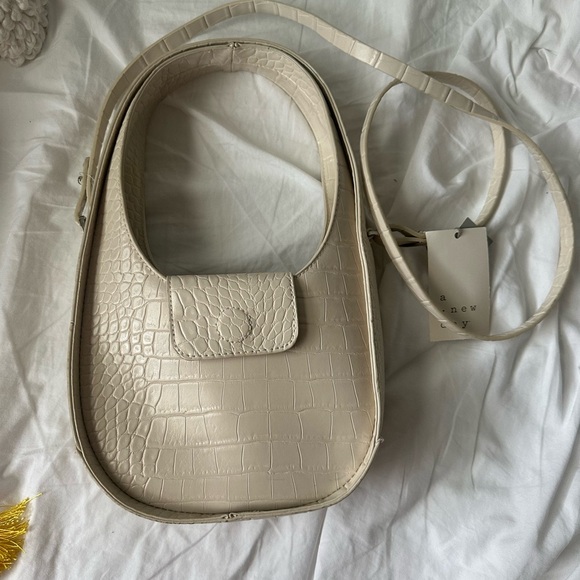 NWT crossbody bag - Picture 2 of 6